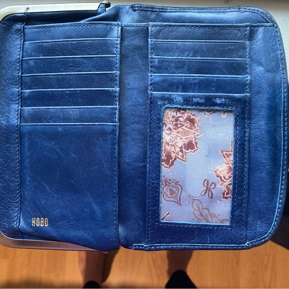 HOBO International navy wallet - Picture 2 of 5
